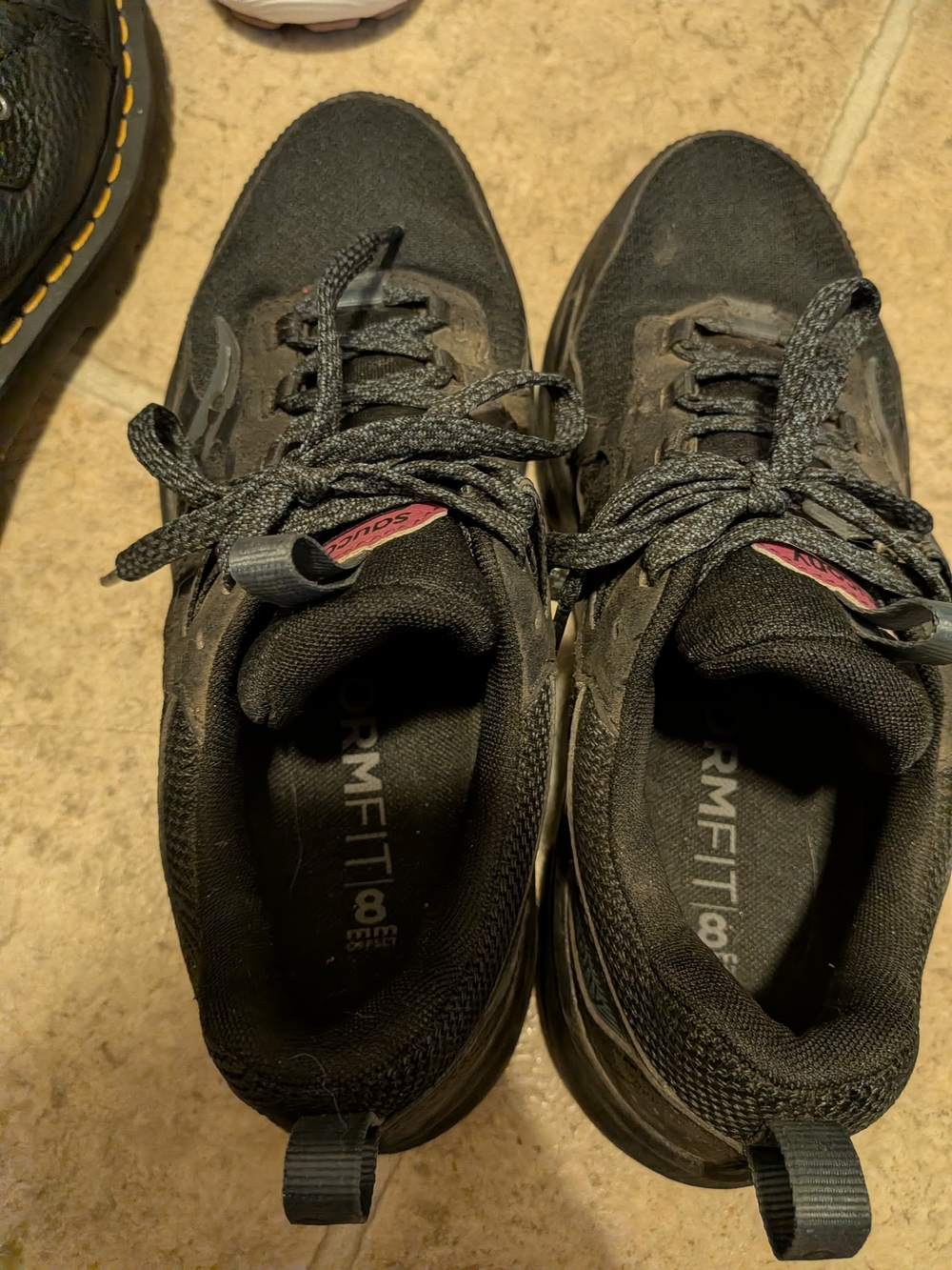 Saucony Goretex TR17 Women's Black Comfort Fit Lace-Up Sneakers